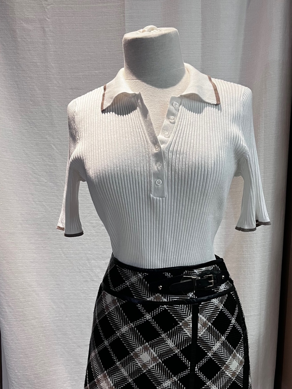Calvin Klein Ribbed Knit Soft White Collared Sweater w Beige Accents